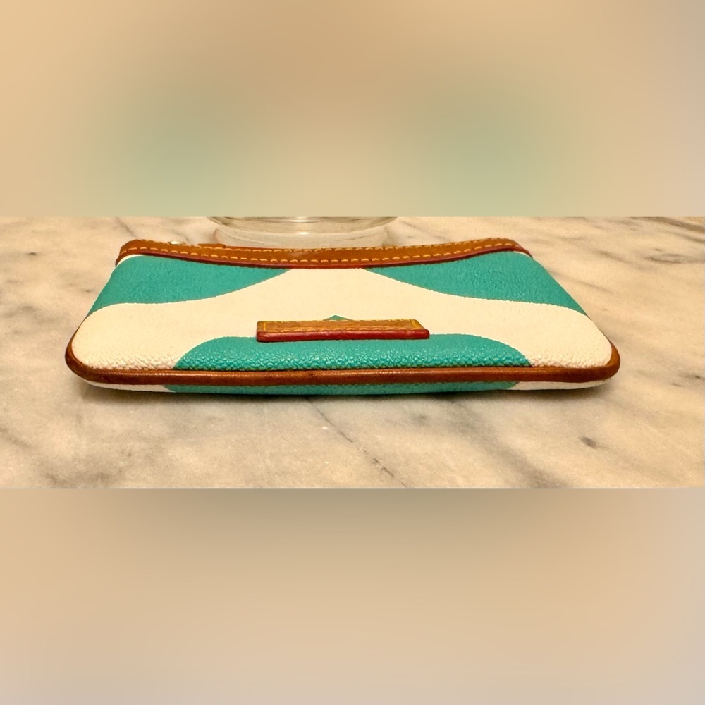 Dooney & Bourke Pebbled Leather Blue and White Chevron Coin Purse or Wristlet - Picture 4 of 6
